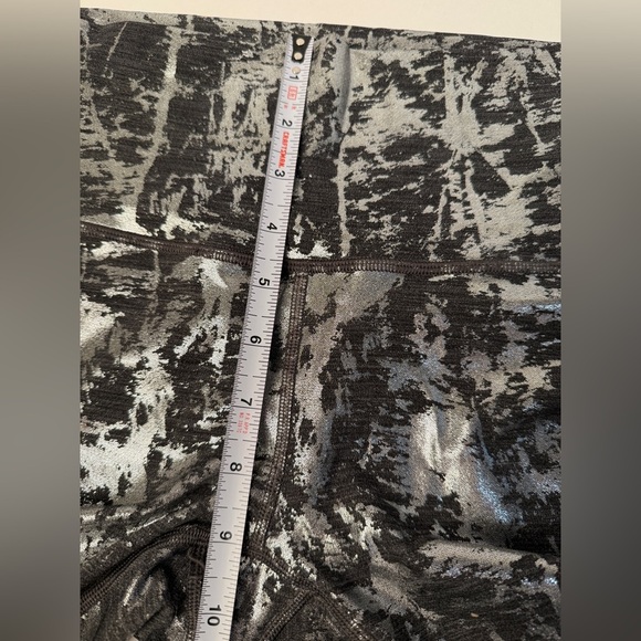 Lululemon Wunder Under High-Rise Tight Foil 28" Size 6 Metallic Shiny Smooth - Picture 7 of 9